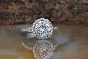 2.5 carat engagement ring-Halo diamond engagement ring-Solid gold rings-Round halo-Halo wedding ring-Round diamond ring-large gold ring