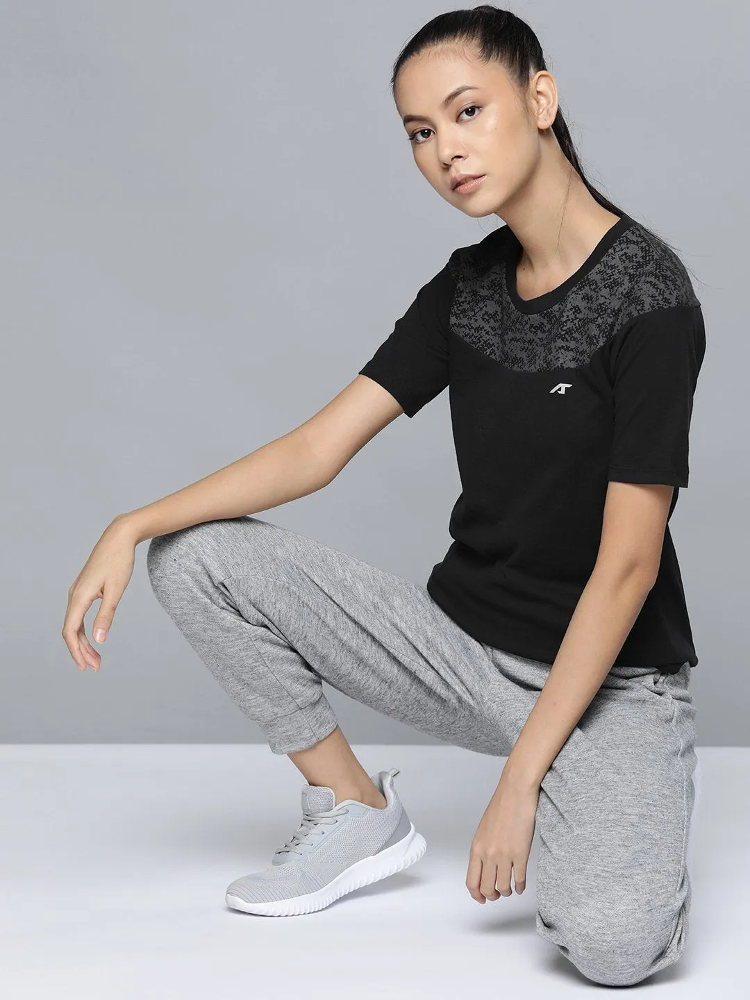 Alcis Women Black Grey Printed Slim Fit Round Neck T-shirt