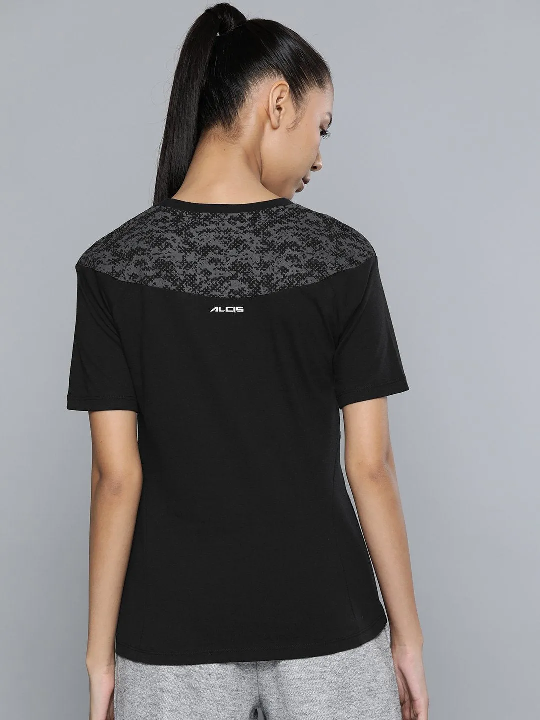 Alcis Women Black Grey Printed Slim Fit Round Neck T-shirt