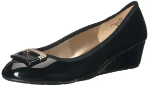 Bandolino Women's Tad Pump, Black Patent PU, 7