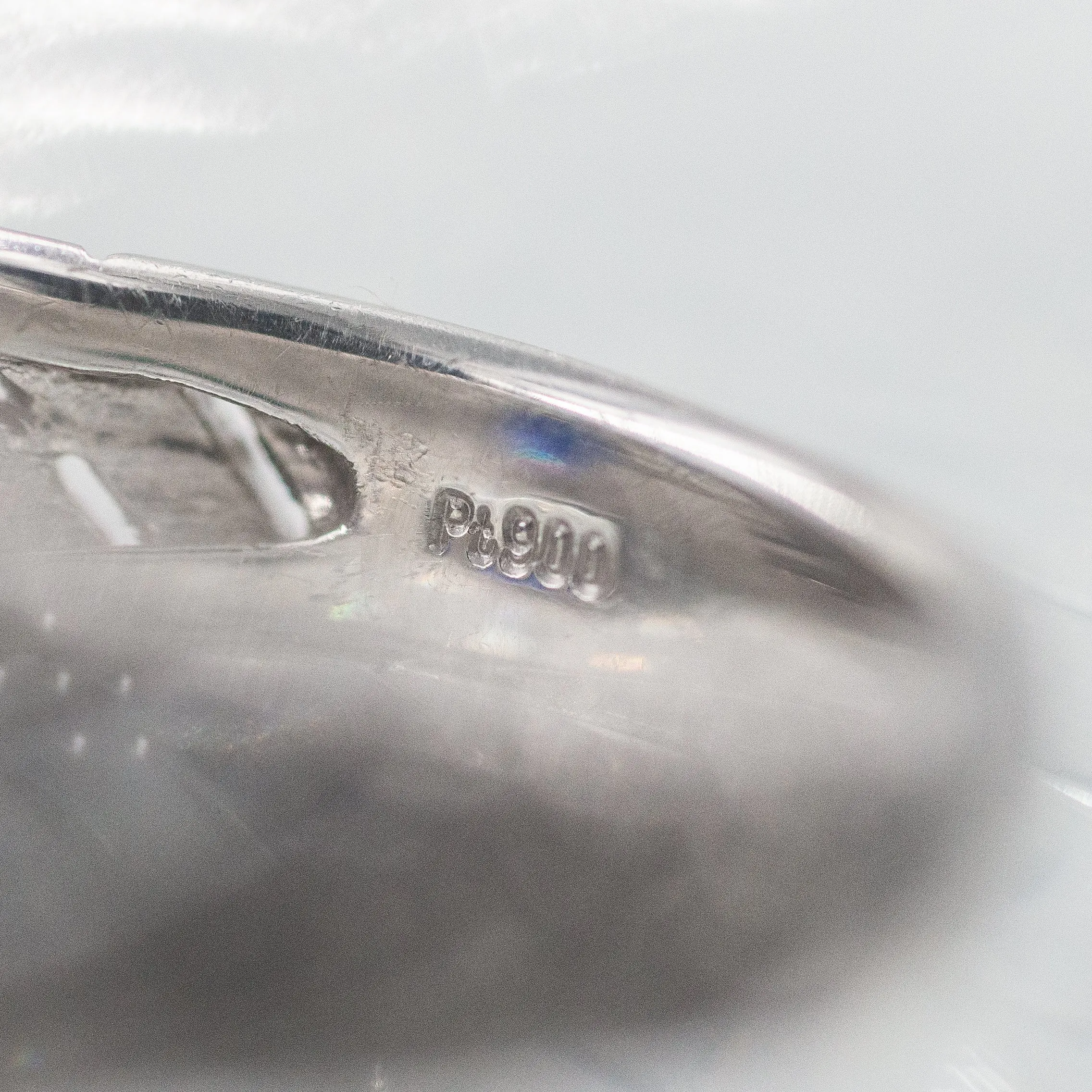 Ceylon Sapphire and Pavé Diamond Waves Ring c1990