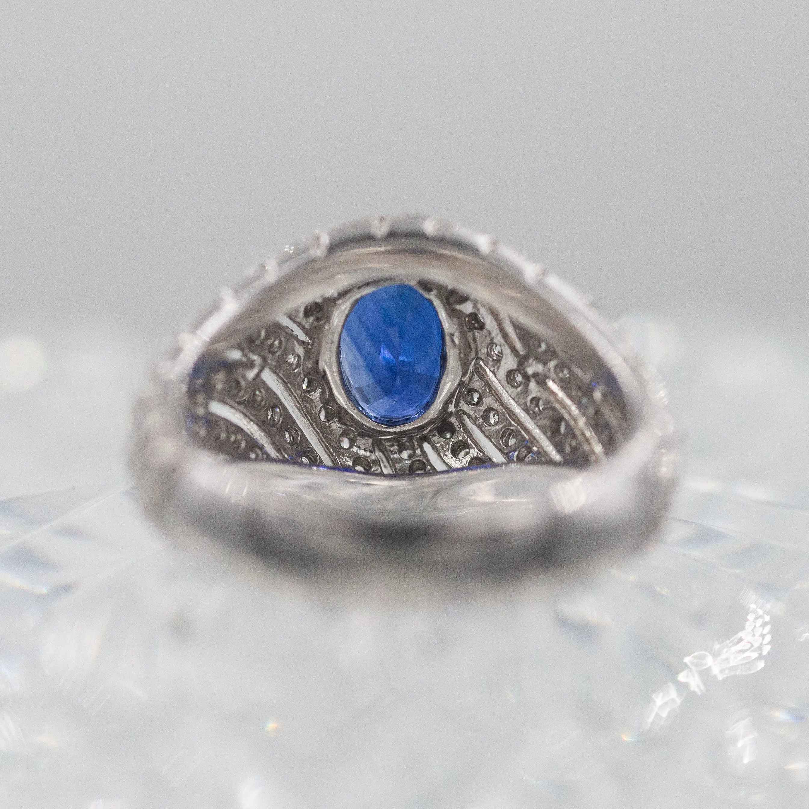Ceylon Sapphire and Pavé Diamond Waves Ring c1990
