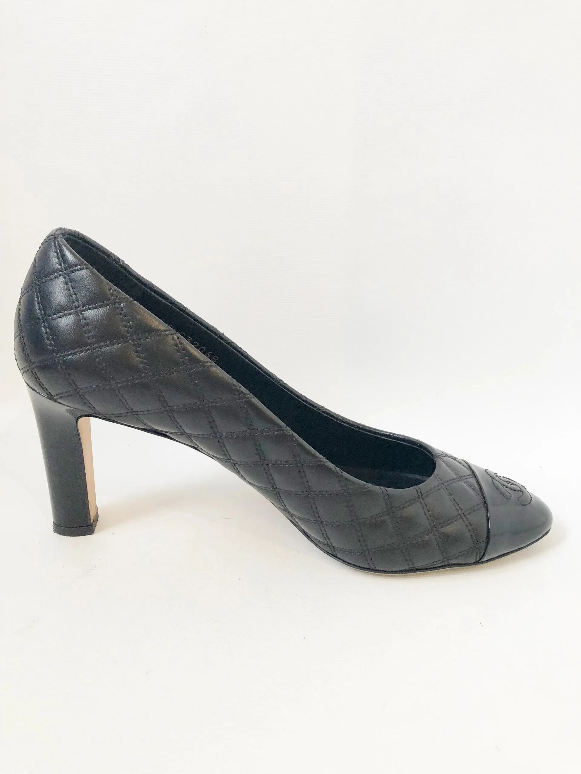 Chanel Quilted Cap-Toe Pump Size 39 It (9 Us)