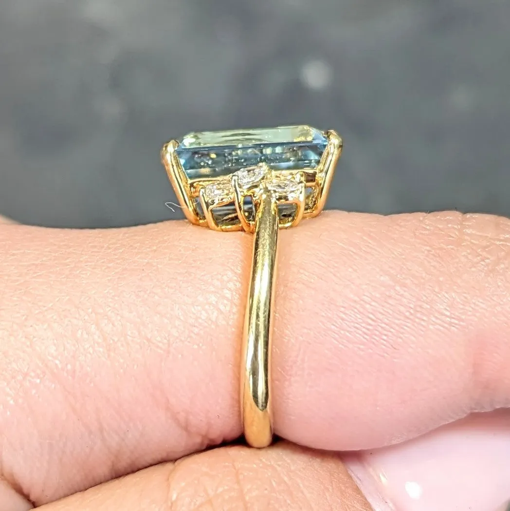 Contemporary 7.27 CTW Aquamarine Diamond 18 Karat Yellow Gold Cocktail Ring