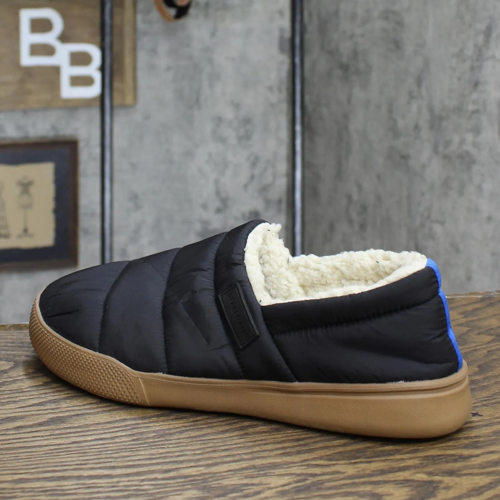 dluxe by dearfoams Men's Floyd Sport Lounge Slippers Black M