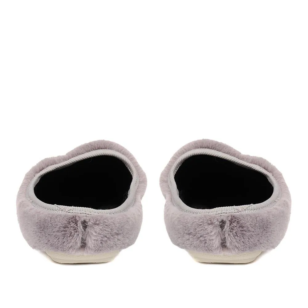 Faux Fur Mule Slippers - FLY38017 / 324 105