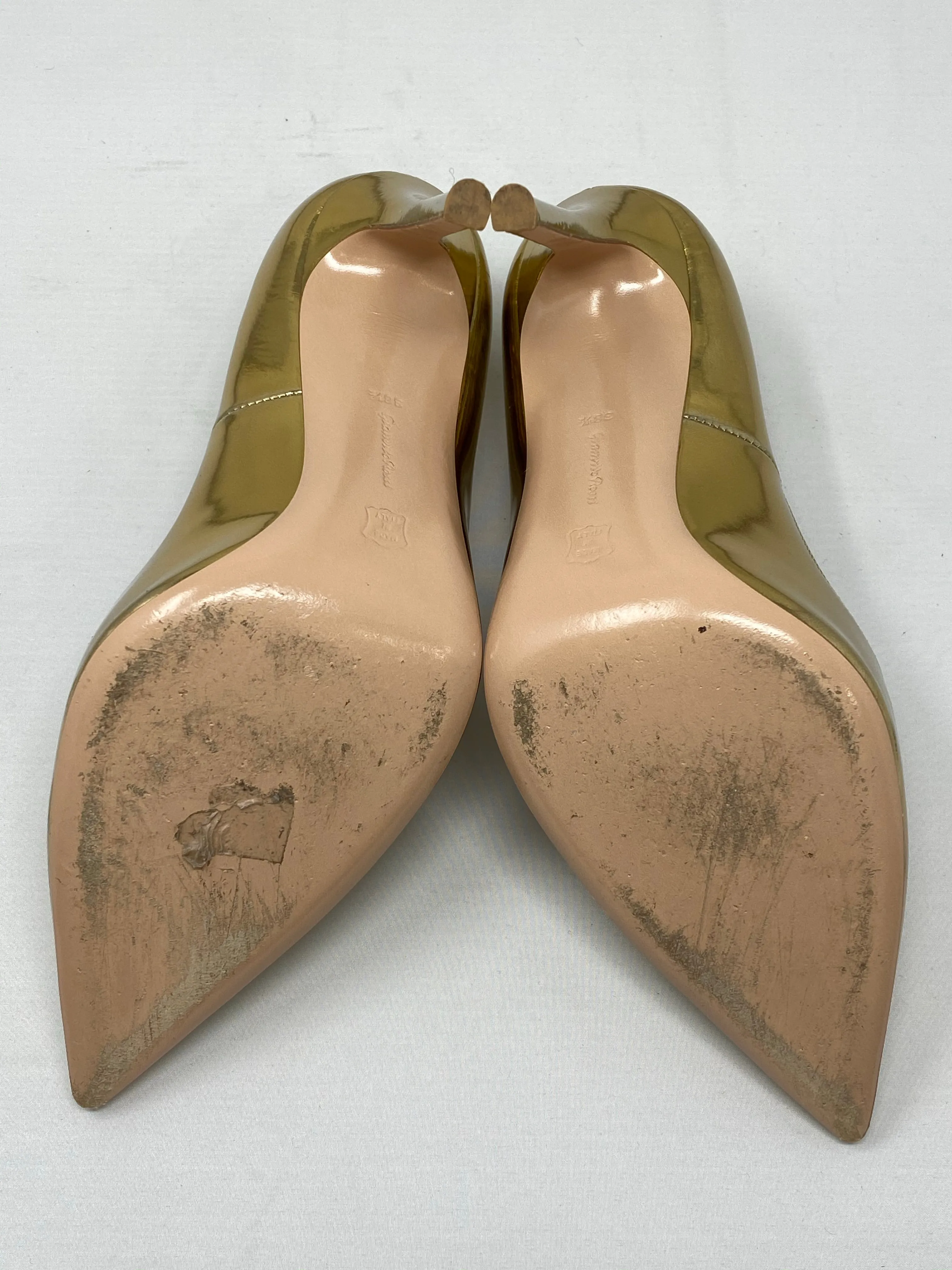Gianvito Rossi Gold Metallic Gold Pump