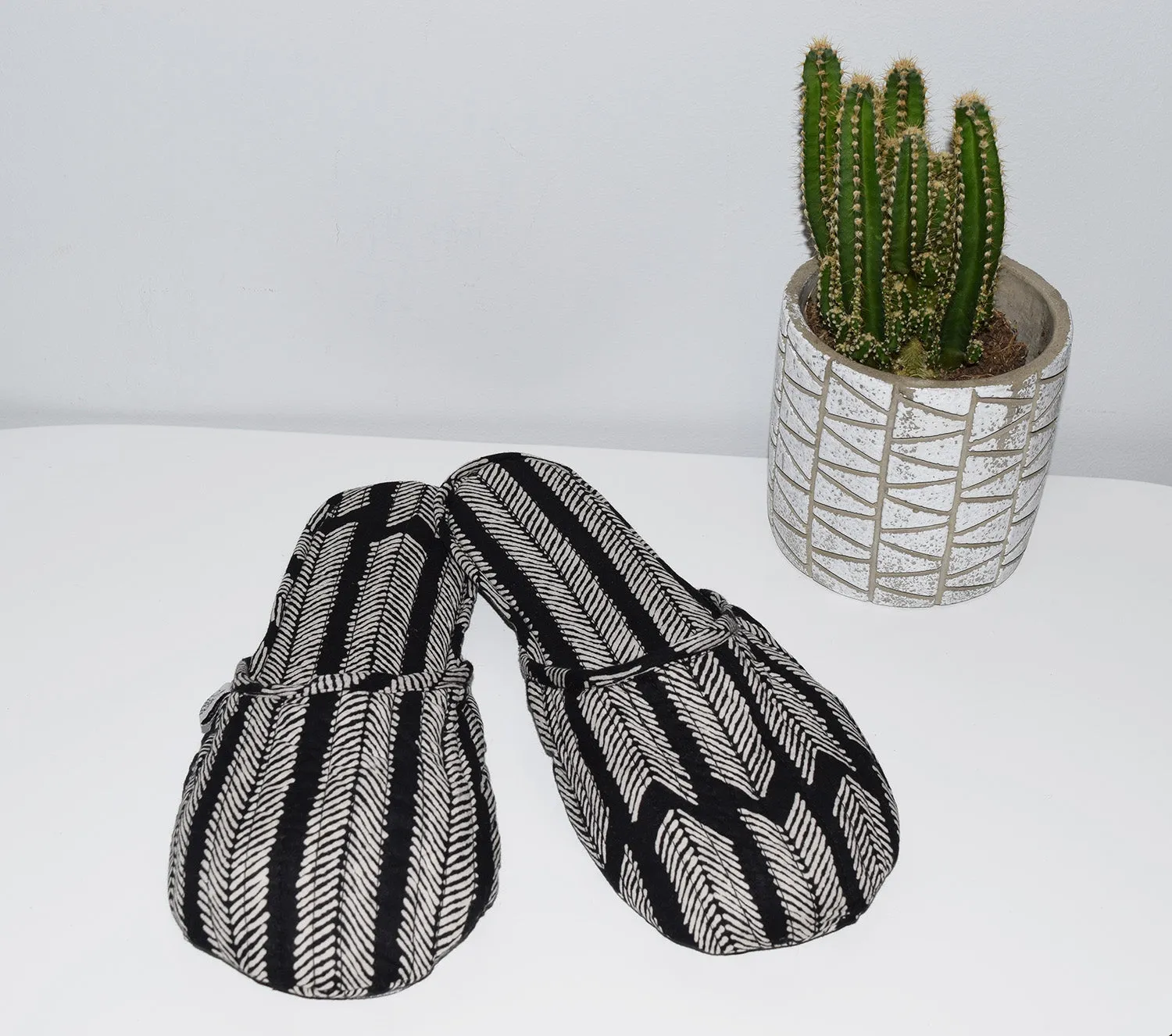 House Slippers | Aiko Black
