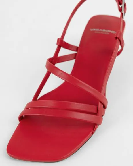 Jonna Heel in Bright
