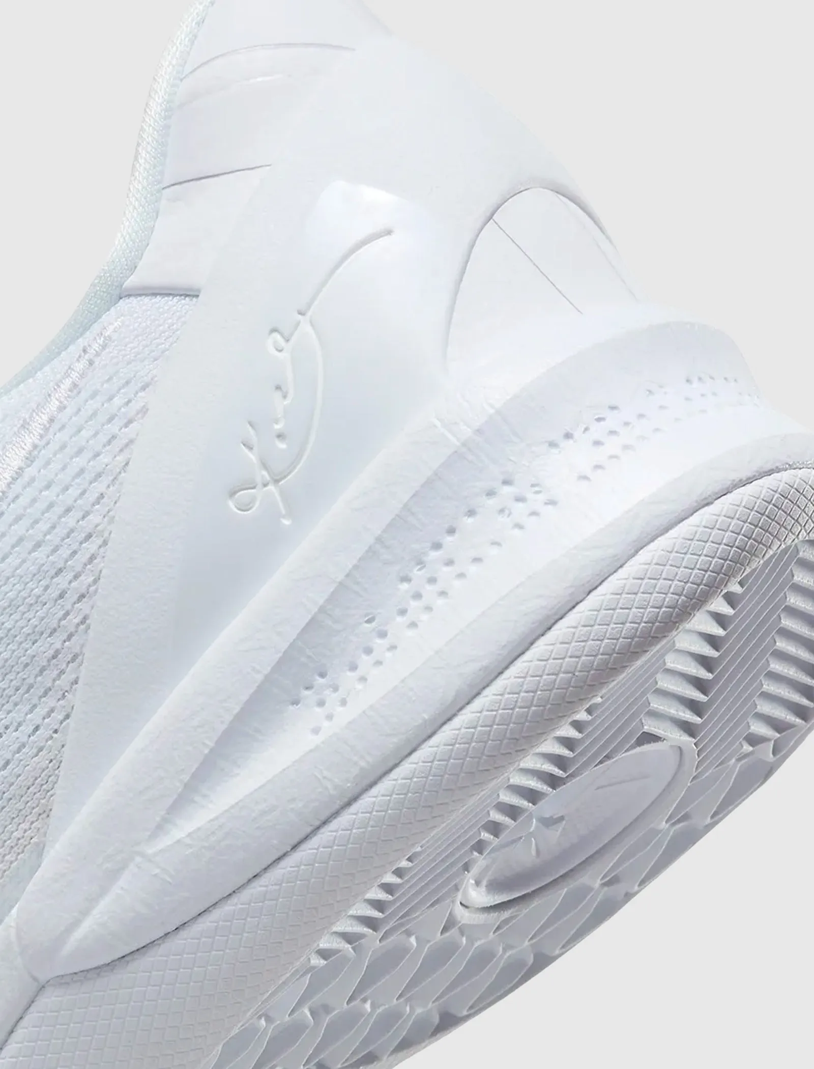 KOBE VIII PROTRO "WHITE"