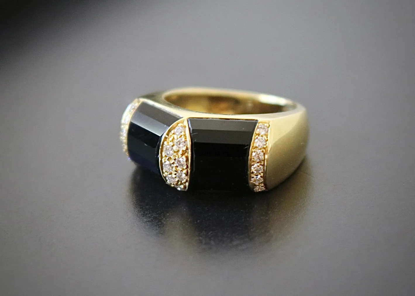 La Triomphe 18k Gold, Onyx & Diamond Ring