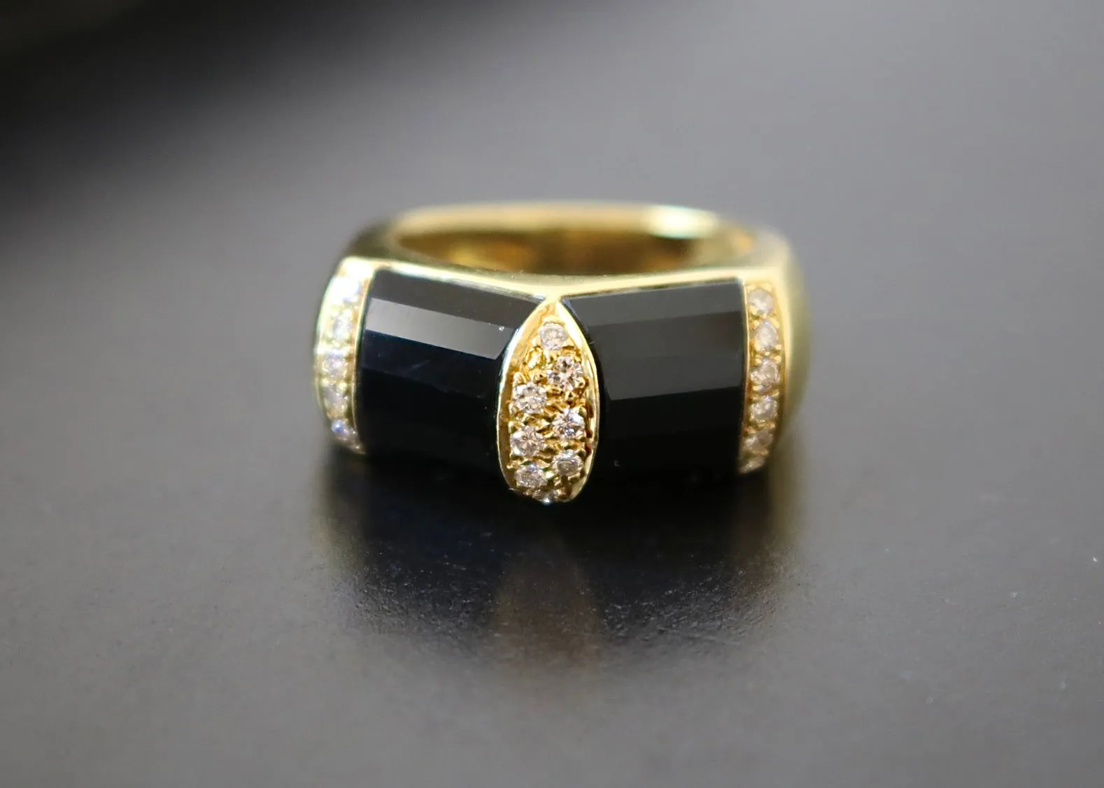La Triomphe 18k Gold, Onyx & Diamond Ring