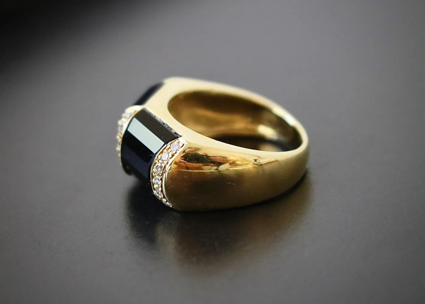 La Triomphe 18k Gold, Onyx & Diamond Ring