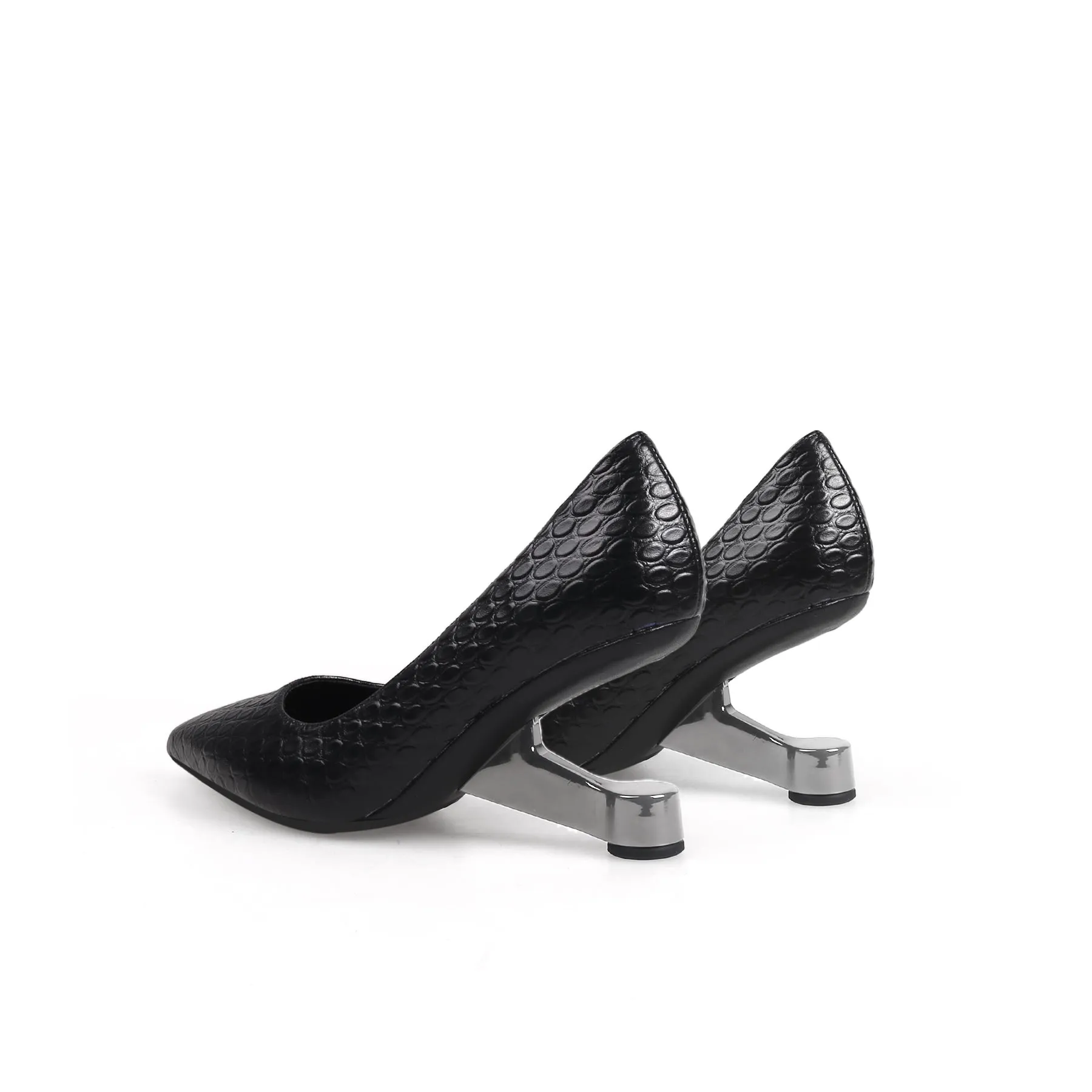 Nellie Engraved Leather Pump - Black