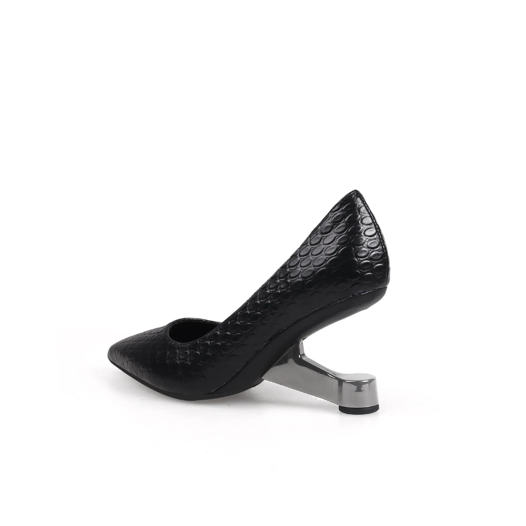 Nellie Engraved Leather Pump - Black