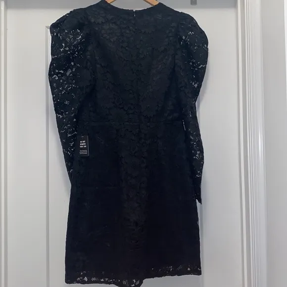 NWT! EXPRESS Lace V-Neck Puff Sleeve Mini Sheath Dress - Size M