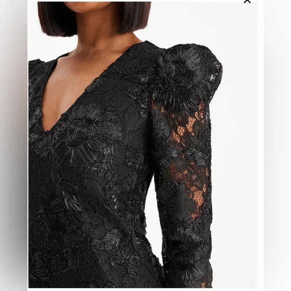 NWT! EXPRESS Lace V-Neck Puff Sleeve Mini Sheath Dress - Size M
