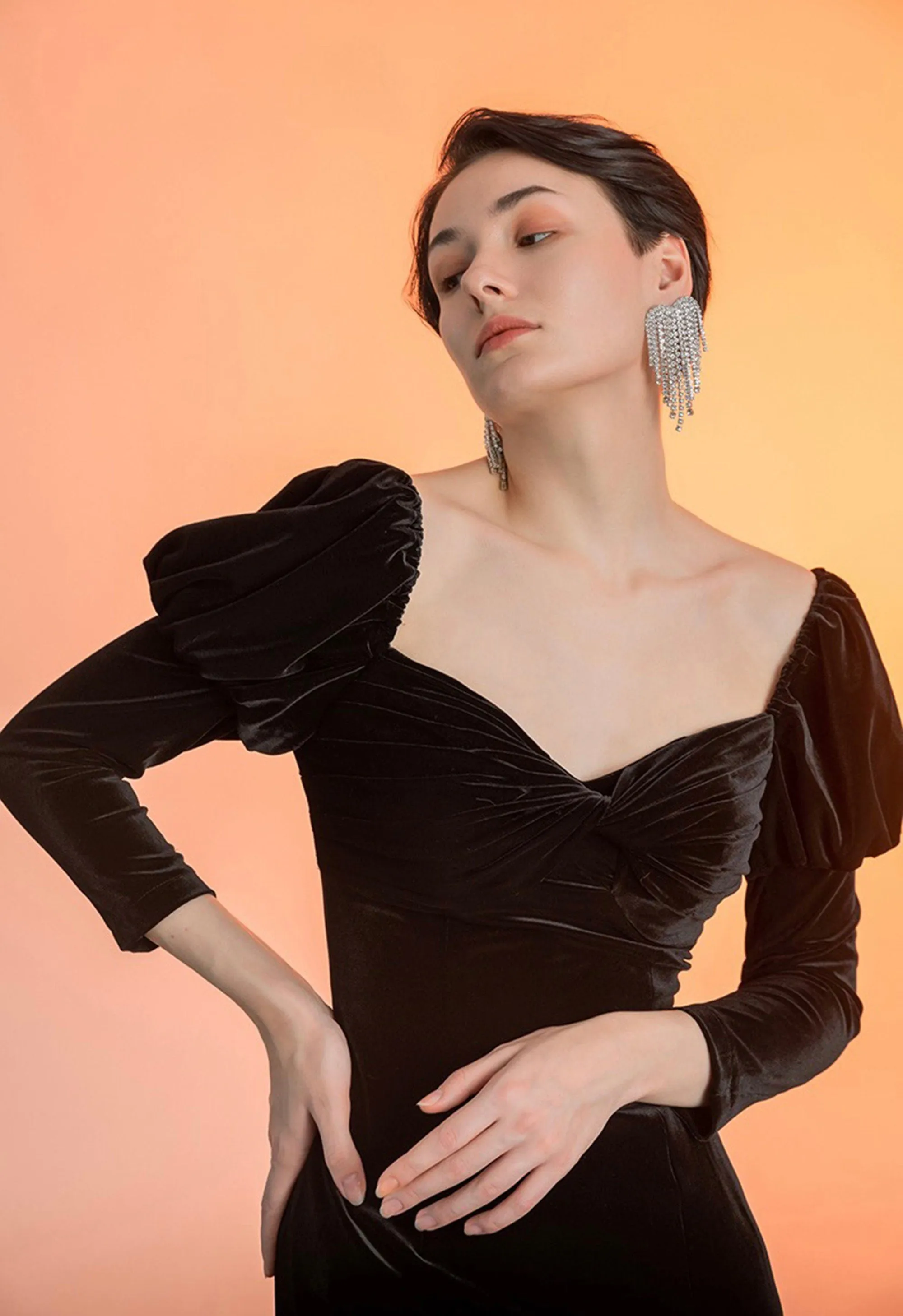 Puffed Long Sleeves Sweetheart Neckline Sheath Velvet Prom Dress with Thigh Slit