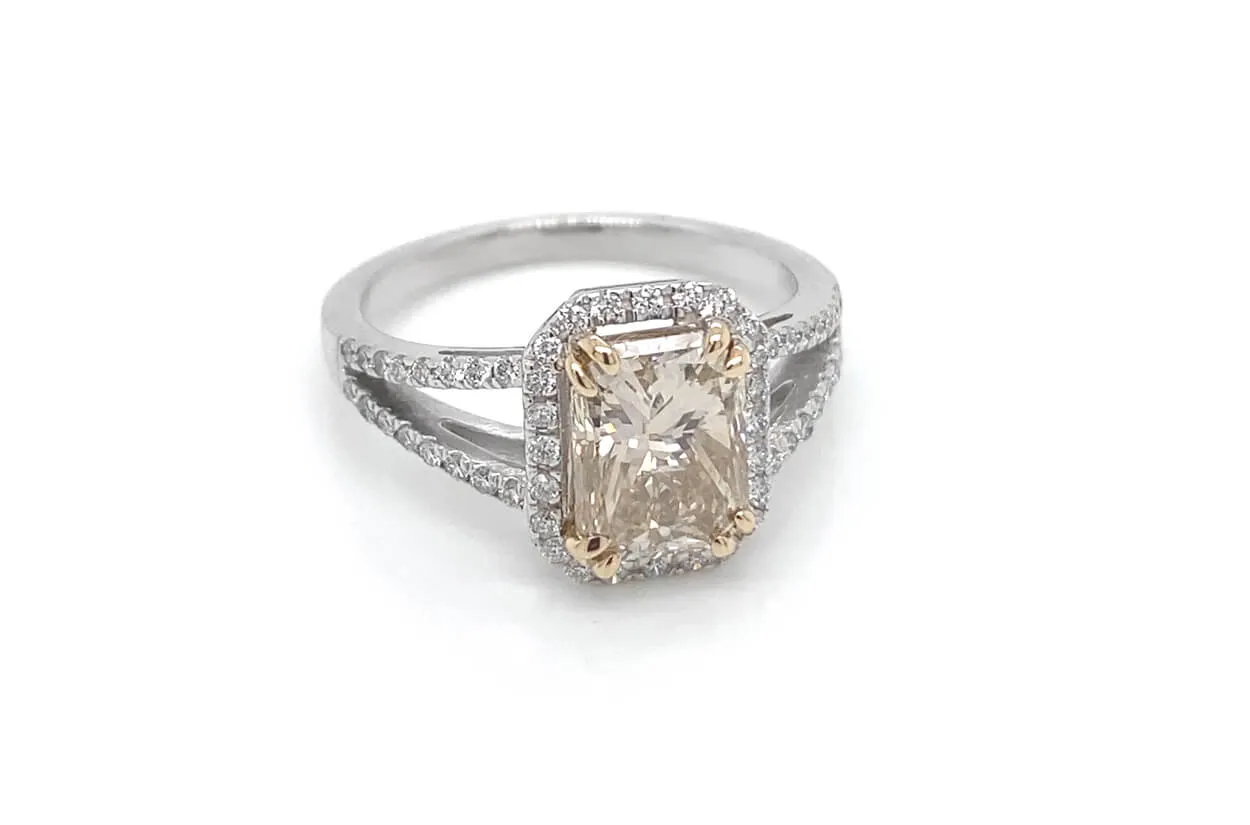 Ring 18kt White Gold Fancy Brown Diamond & 60 Brilliant Diamonds