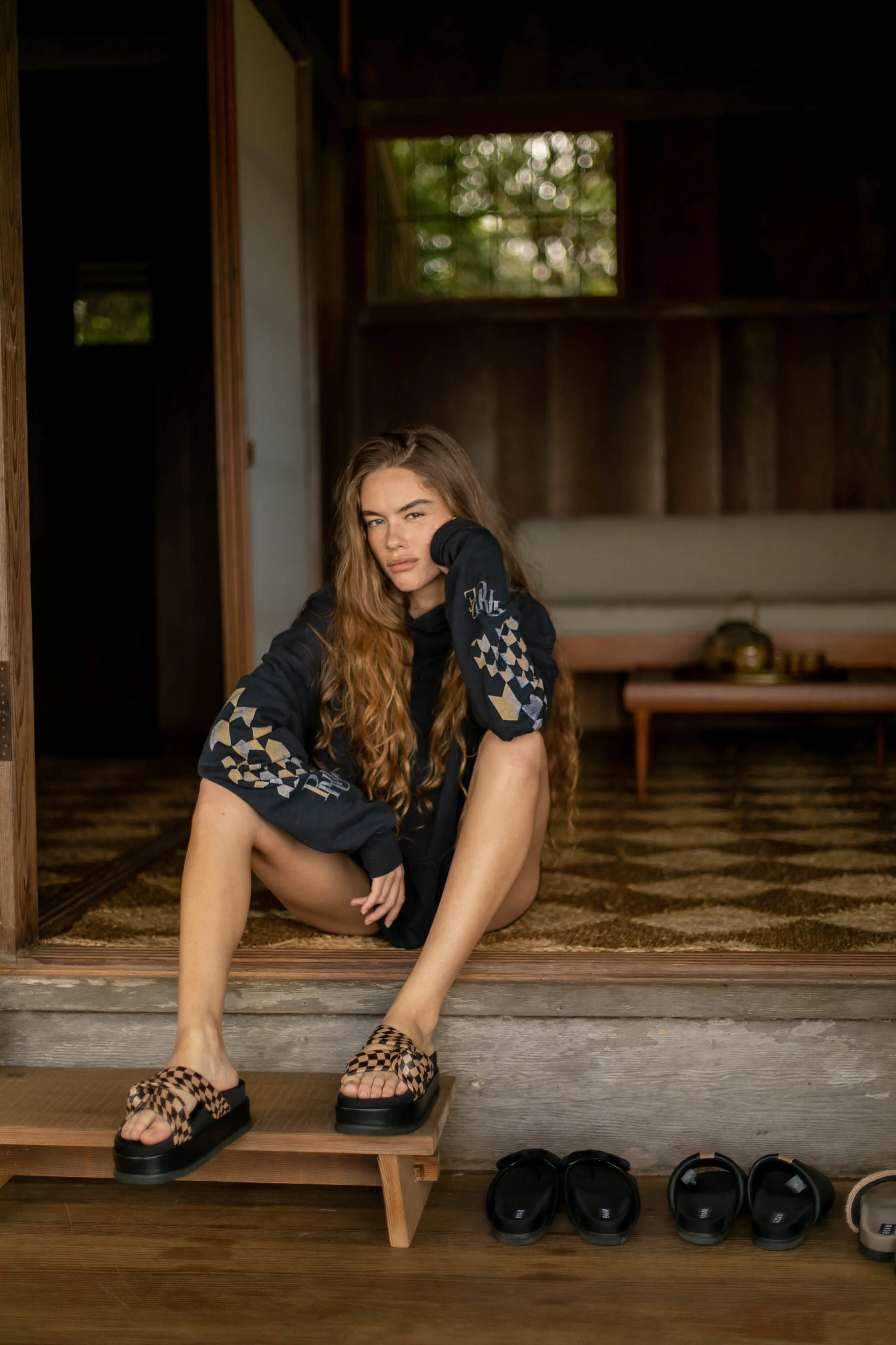 ROAM WAVY CHECK SIDE SLIP STACK PLATFORM BLACK & BEIGE VEGAN LEATHER