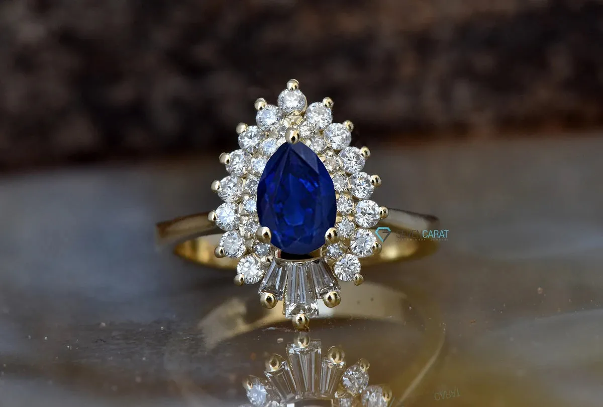 Sapphire vintage  engagement ring 14K yellow gold with baguette diamonds