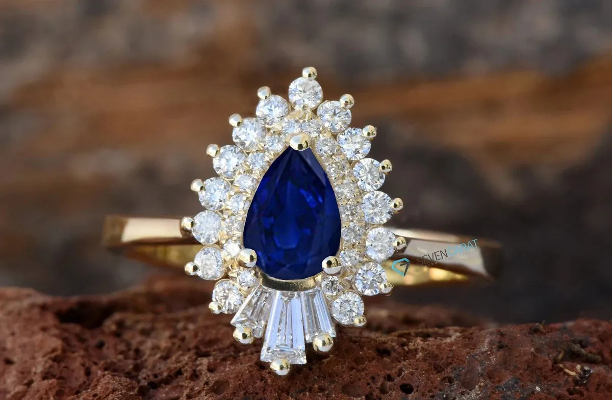 Sapphire vintage  engagement ring 14K yellow gold with baguette diamonds