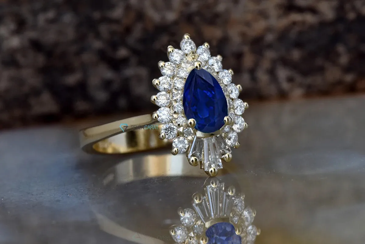 Sapphire vintage  engagement ring 14K yellow gold with baguette diamonds