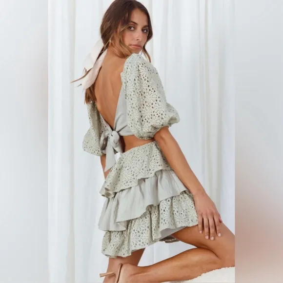 SELFIE LESLIE EMERY FLORAL LACE ACCENT LAYERED RUFFLE TIE BACK DRESS AVOCADO