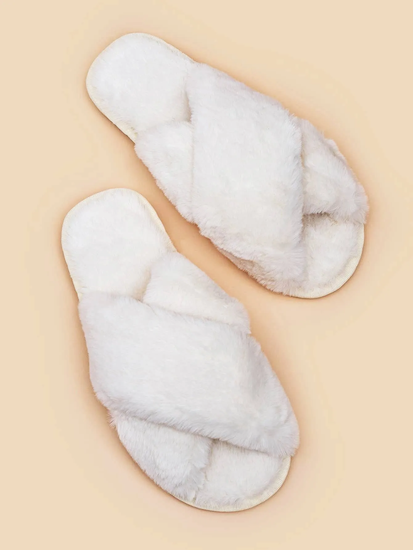 Skylar Fluffy Slippers in White