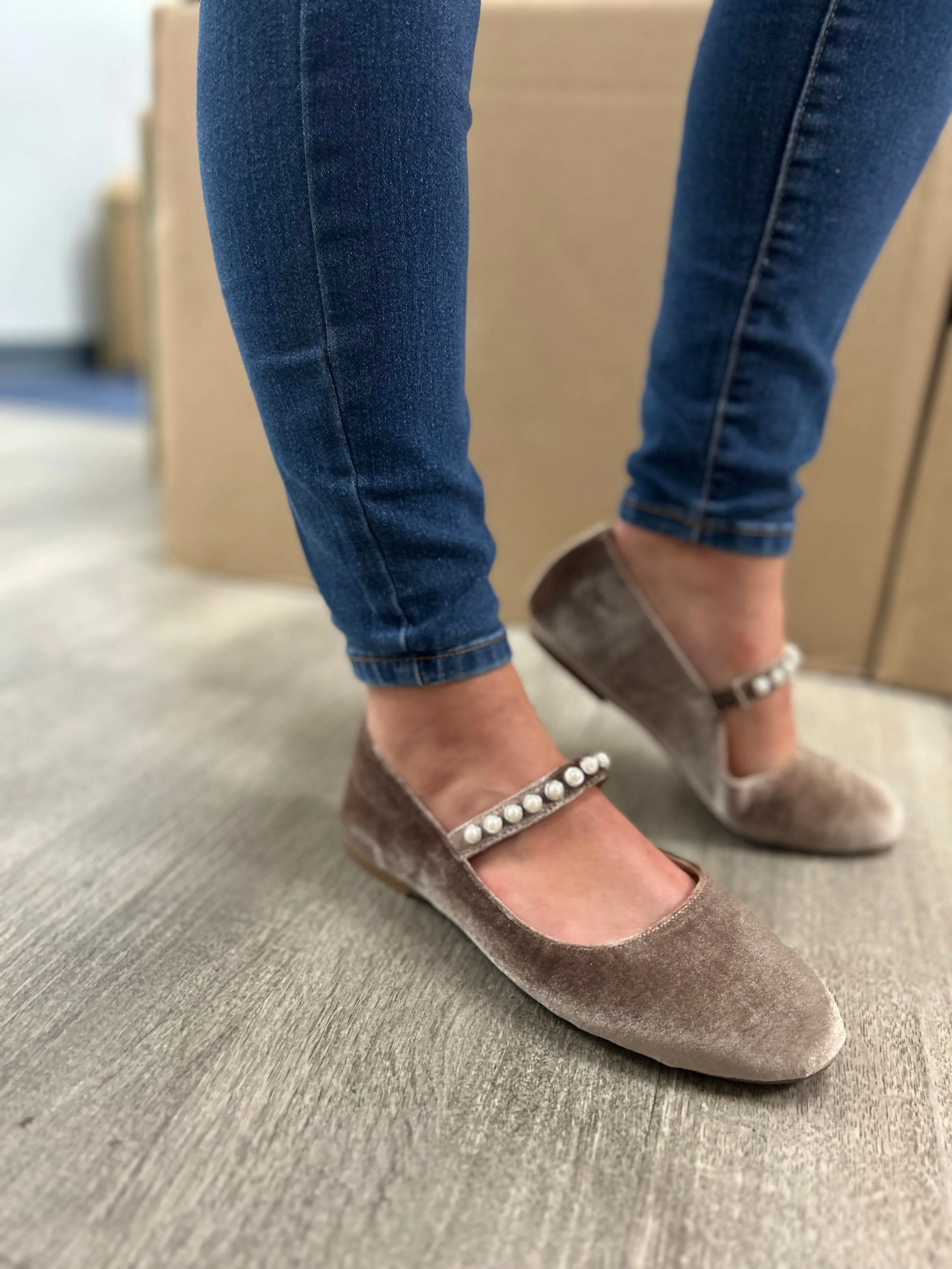 Tea time velvet Mary Jane shoe
