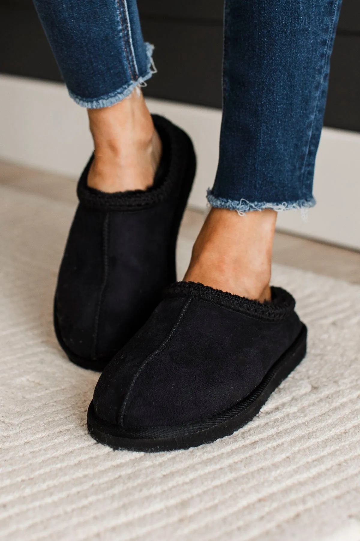 Very G Bruin 2 Slippers- Black