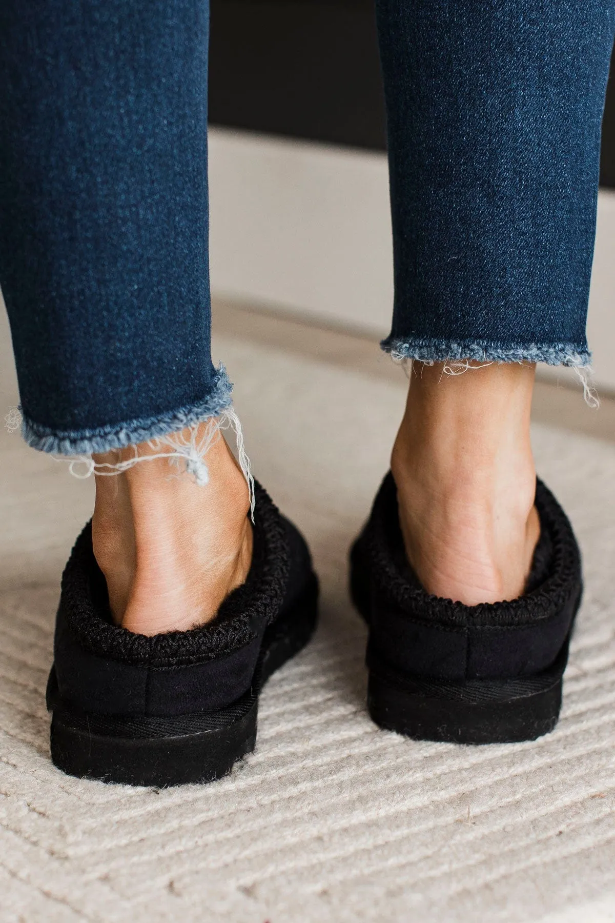 Very G Bruin 2 Slippers- Black