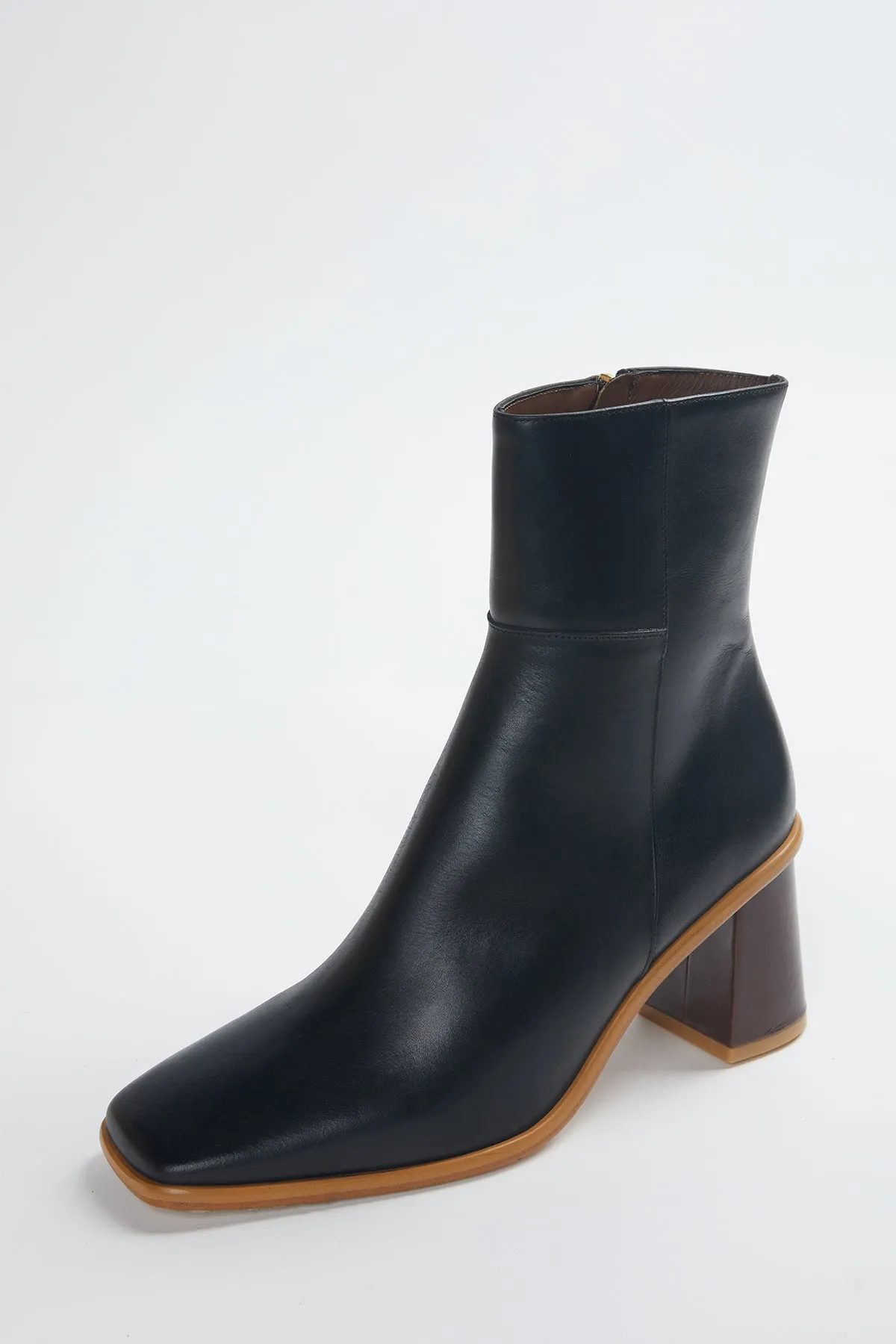 WEST VINTAGE BLACK LEATHER ANKLE BOOTS